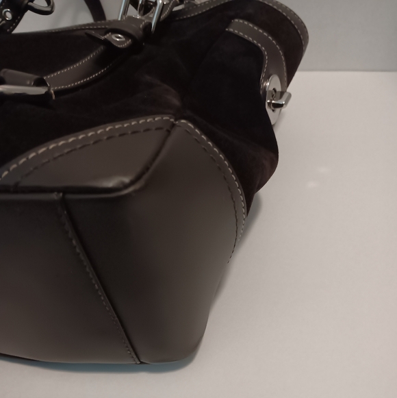 Coach Brown Suade Bag Needs To Be Cleaned - Picture 9 of 13